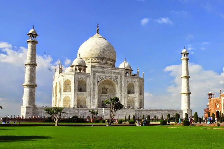 Private Day Trip of Taj Mahal and Agra Fort with Lunch from Delhi image