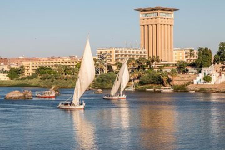 1-Hour Private Felucca on the Nile River With Lunch image