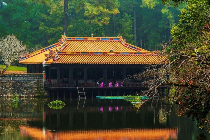 Hue sightseeing Tombs and Pagoda with private driver  image