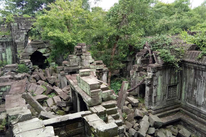 Unique Private Tours To Kompong Khleang Floating Village & Beng Mealea Temple  image