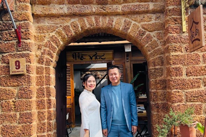 Instagram Tour: Duong Lam Village & Train Street image