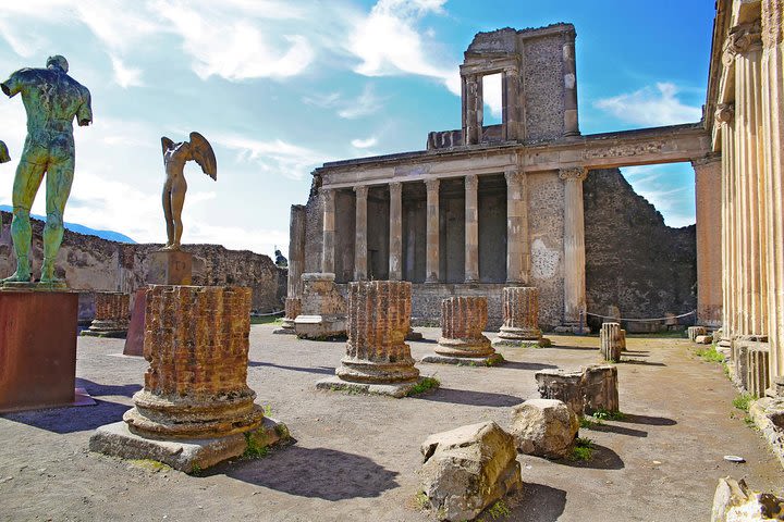 Tickets for Pompeii: reserved entrance + Bus Roundtrip from Rome image