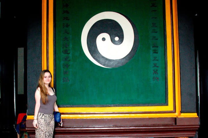 Half Day City Walk to Experience Chinese Taoism and Tibetan Culture image