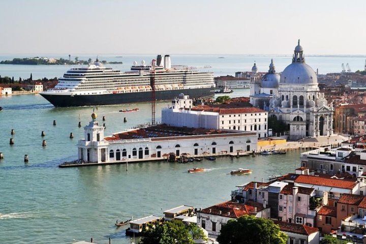 Venice Private Departure Transfer by Water Taxi: Central Venice to Cruise Port image