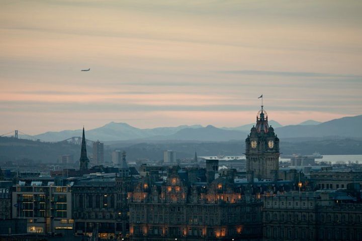 Private Edinburgh city to Edinburgh Airport transfer - Or airport to city image