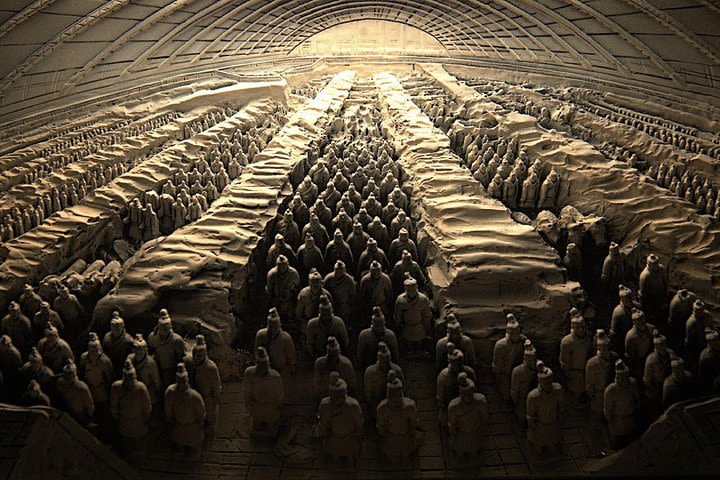 Private Xi'an Day Tour Including Hanyangling Museum And Terra-Cotta Warriors image