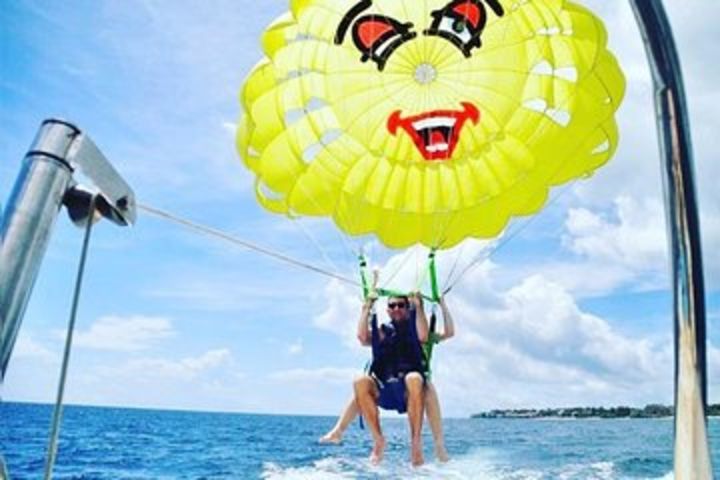 Parasailing  image