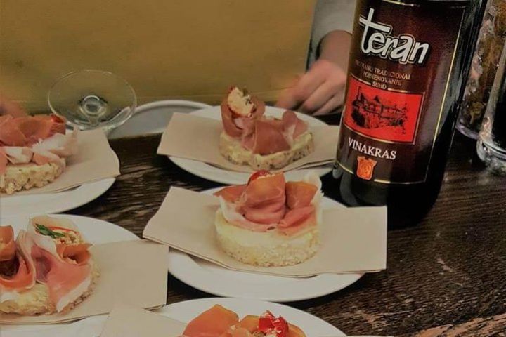 Slovenian food and wine city walk in Ljubljana, 4 hours of mouthwatering moments image