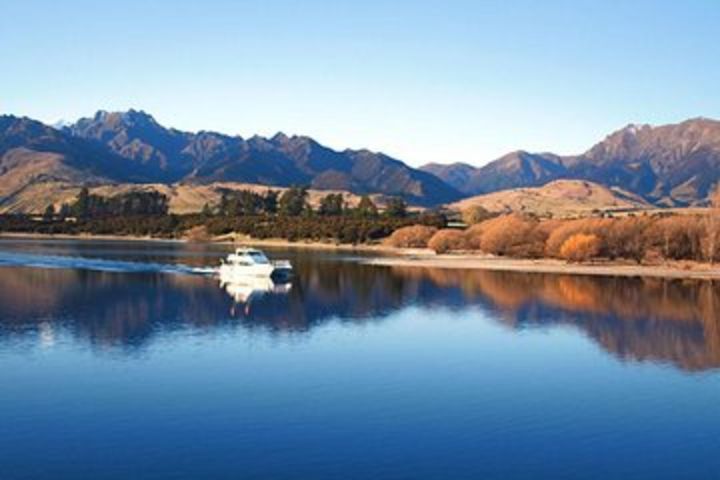 Lake Wanaka 1-Hour Cruise Including Wine and Cheese Board image