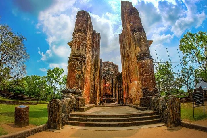 Private Day Trip To Anuradhapura Ancient City image