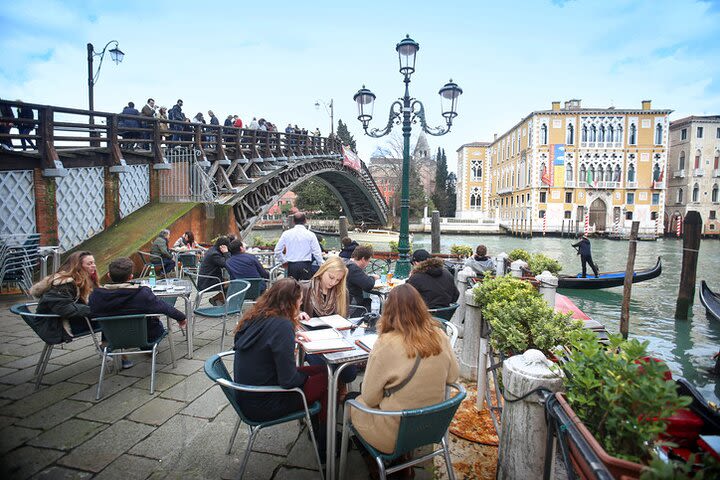 Venice hidden and highlights spots Walking Tour with Gondola ride image