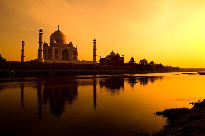 Taj Mahal Tour By Gatimaan Express image