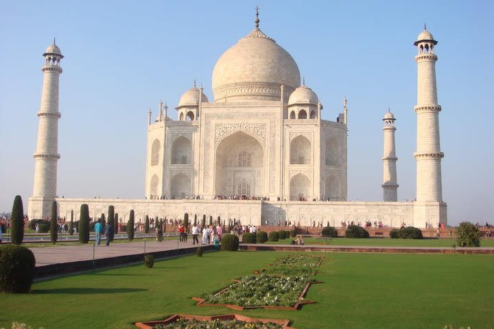 Private Trip: Sunrise Taj Mahal Tour With Agra Fort, Mehtab Bagh and Fatehpur Sikri with All Inclusive image