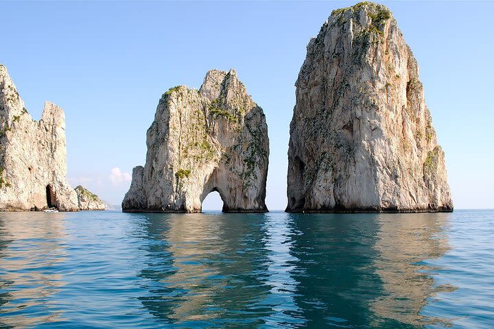 Private boat tour in Capri with Cranchi 32 image