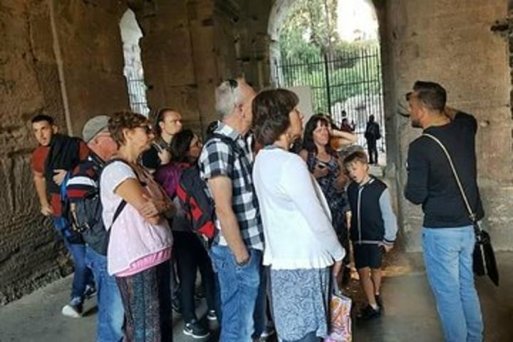 Colosseum, Palatin Hill and Roman Forum guided tour image