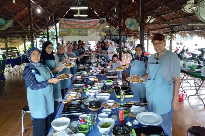 Halal Cooking Class and Cu Chi Tunnels image