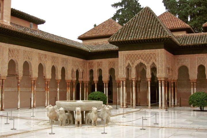 Alhambra: Nasrid Palaces & Generalife Ticket with Audioguide image