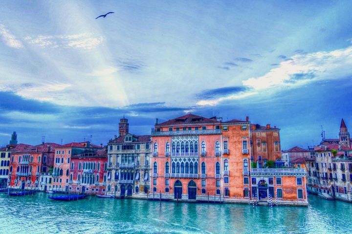 Classic Venice: Doge's Palace & Saint Mark's Basilica, Gondola ride image