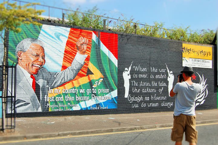 Political Mural Belfast Official Black Taxi Tour 2 hours image