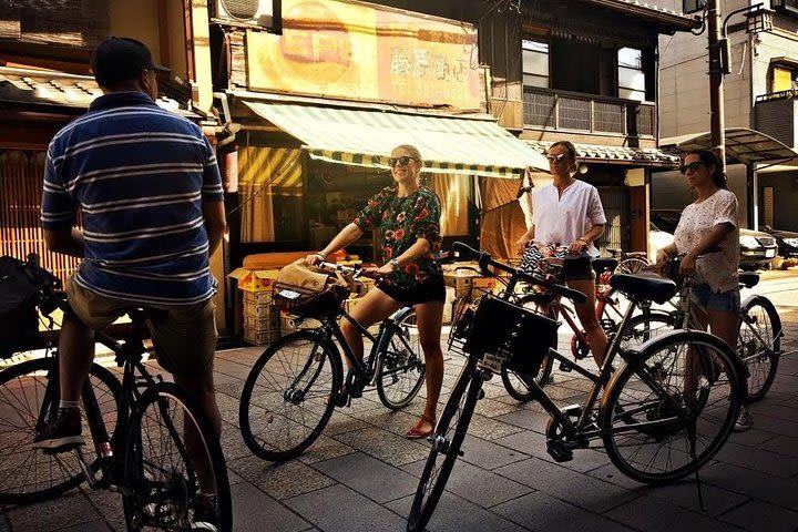 Discover the beauty of Kyoto on a bicycle tour!  image