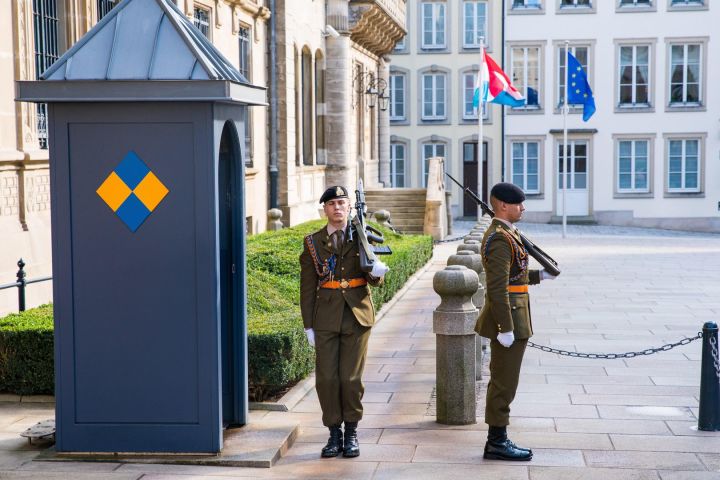 Luxembourg in 1 Day: Walking Audio Tour on Mobile App image