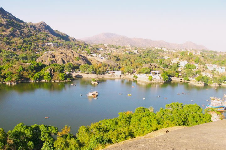 Private Transfers Mount abu To Udaipur Drop image