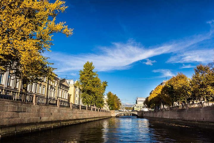 Classic St Petersburg City Tour with Canal Boat Ride image