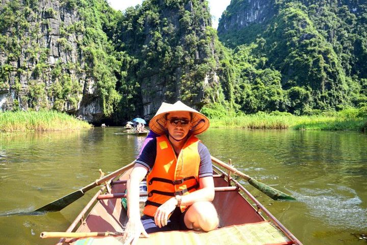 Full-Day Tour through Ninh Binh, Hoa Lu and Tam Coc with Lunch image