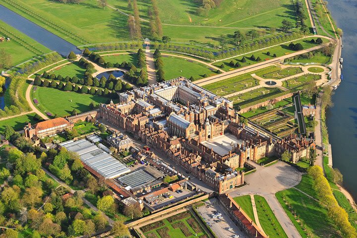 Hampton Court guided tour Full day and High Tea image