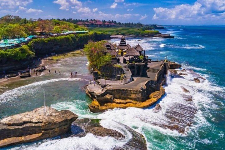 Tanah Lot - JatiLuwih (UNESCO) - Ulun Danu Temple - Wanagiri Hill - Free WiFi image