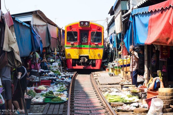 Damnoen Saduak Floating Market & Maeklong Train Market Tour image