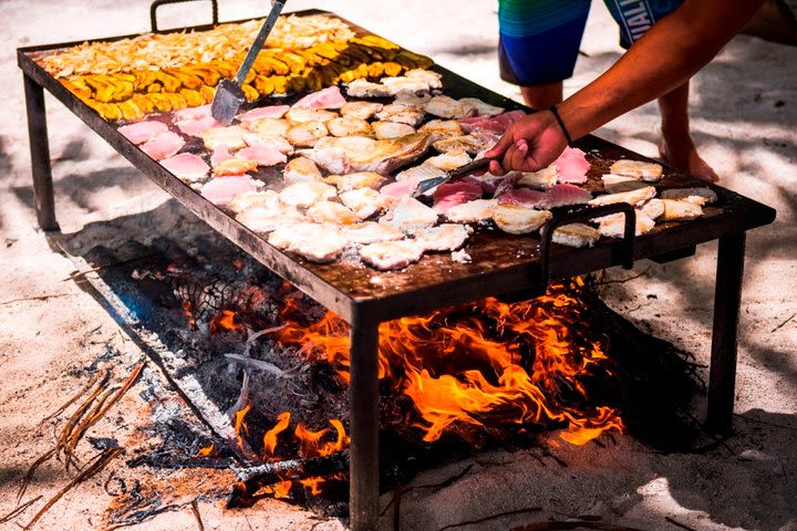 Half-Day Muri Lagoon BBQ Lunch Cruise including Snorkeling image