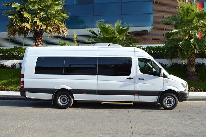 Private Departure Transfer: Hotel to Puerto Plata International Airport (12 - 15) image