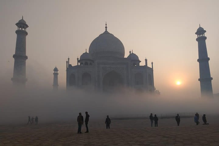 Private Sunrise Tour of Taj Mahal by AC car from Delhi to Agra  image