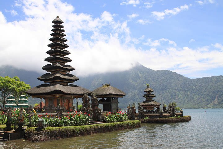 1 DAY Jati Rui Rice Terrace & Taman Ayun Temple Private Tour 12 hours / Ulundanu Bratan Temple & Bratan Lake & Bali Botanical Garden / English and Japanese driver included image