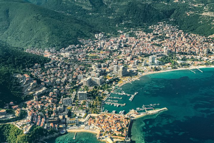 Budva and Sveti Shore Excursion with German Guide  image