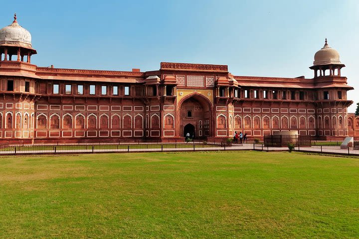 Taj Mahal and Agra Fort Skip-the-Line E-tickets & guide image