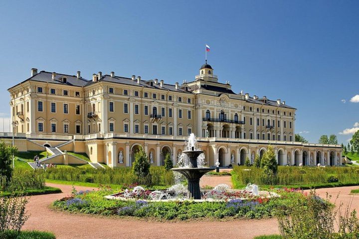 Konstantinovsky Palace private experience image
