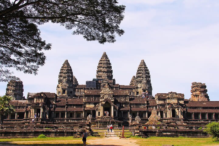 Angkor Wat 3-Day Temple Tours image