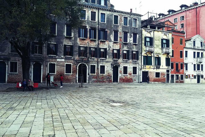 Guided Tour of the Jewish Ghetto in Venice with Cannaregio & Synagogues Visit image