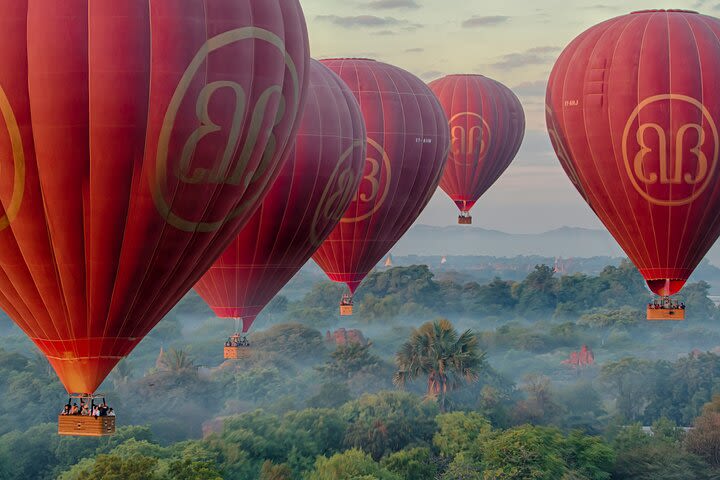 Balloons Over Bagan Premium Flight image