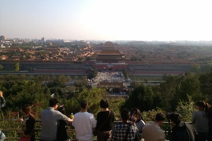 Private Day Tour Of Mutianyu Great Wall And Jingshan Park With Lunch  image