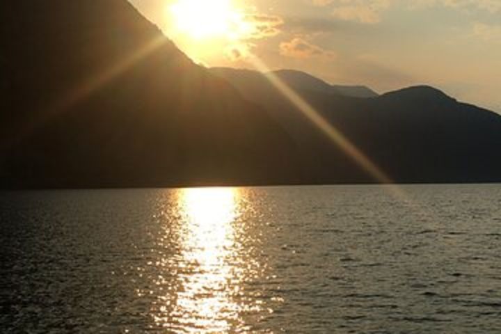 Sailing at Sunset on Lake Como: How to escape from daily routine image