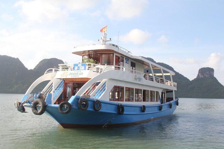 Lan Ha bay & Halong bay Day Trip: Kayaking & Swimming at pristine places, meals image