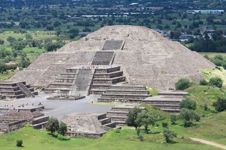 Private Tour to the Pyramids of Teotihuacán from CDMX from 1 to 4 people image