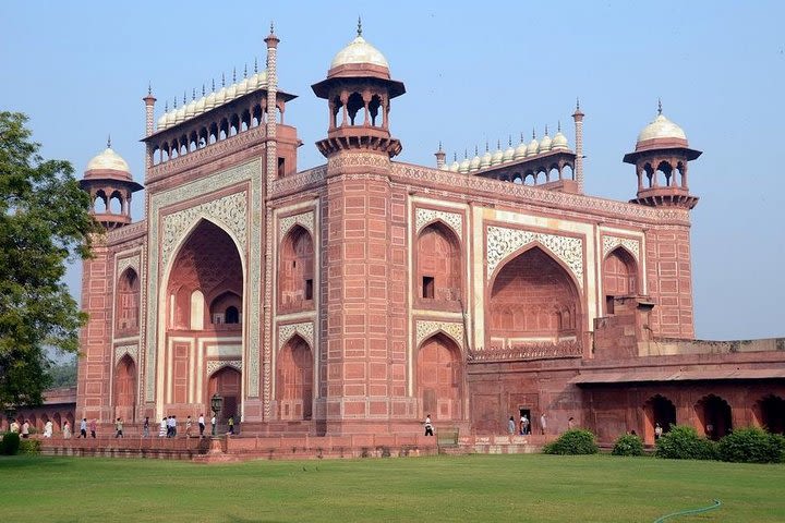 Private Day Tour of Taj Mahal & Agra By Gatimaan Express Train image