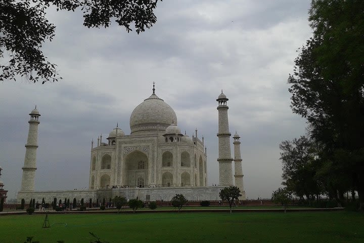 Sunrise Taj Mahal Tour from Delhi image