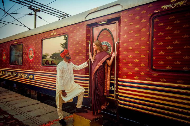 Same Day Tour Delhi to Agra By Train image