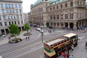 Vienna Discover: 24hr Hop-On Hop-Off Sightseeing Bus Tour 3