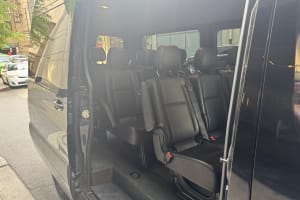 Luxury Airport Transfers – Eminent Limo 3